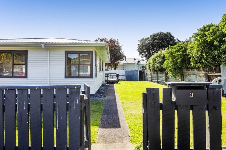 Photo of property in 3 Hickey Place, Opunake, 4616