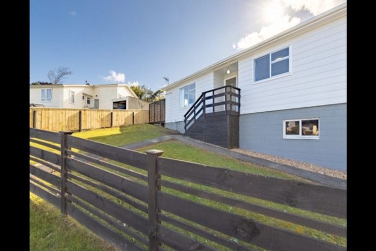 Photo of property in 118 Norana Road, Timberlea, Upper Hutt, 5018