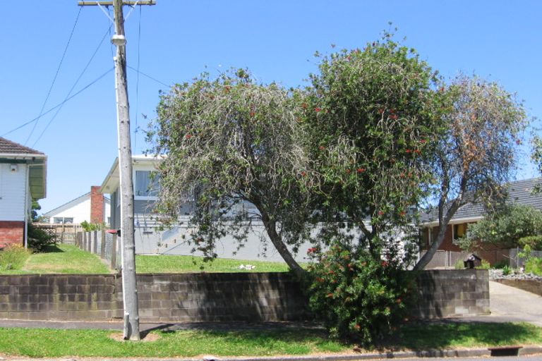 Photo of property in 18 Dundee Place, Blockhouse Bay, Auckland, 0600