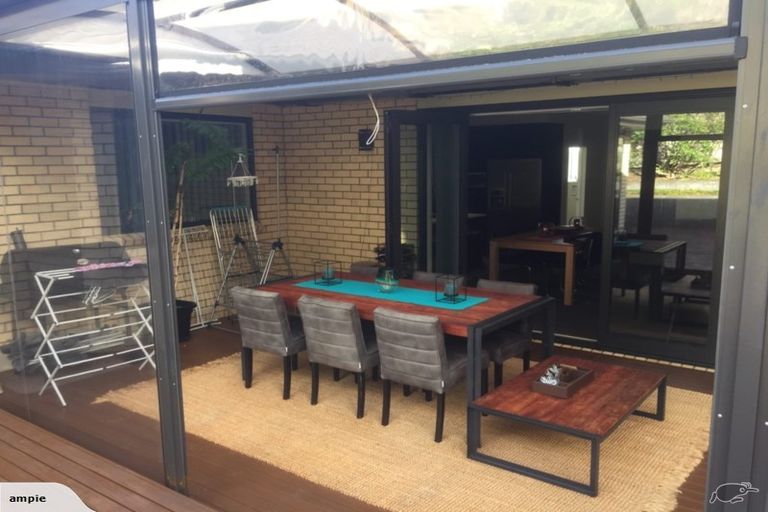 Photo of property in 17 Ohau Court, Fairview Heights, Auckland, 0632