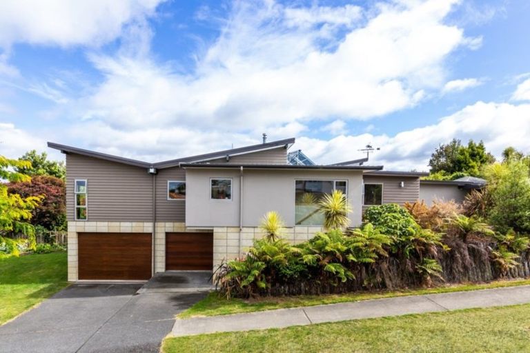 Photo of property in 34 Titoki Avenue, Waipahihi, Taupo, 3330