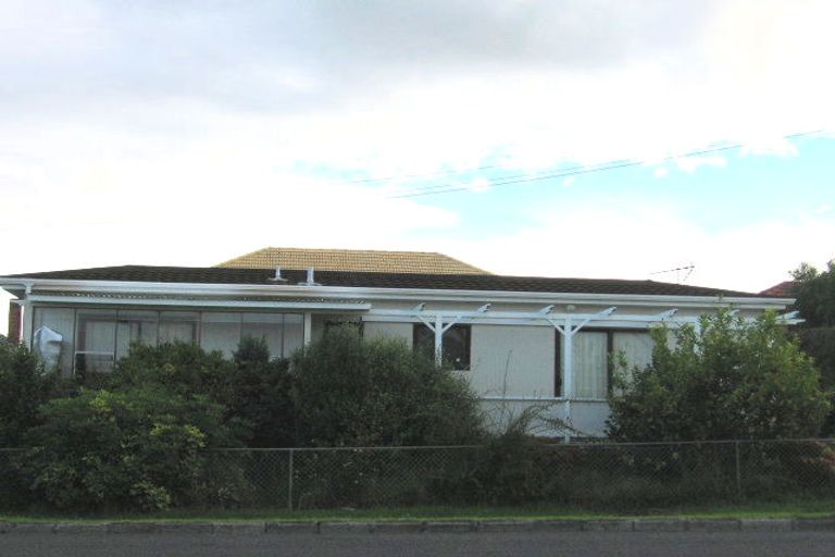 Photo of property in 1/424 Old Te Atatu Road, Te Atatu Peninsula, Auckland, 0610