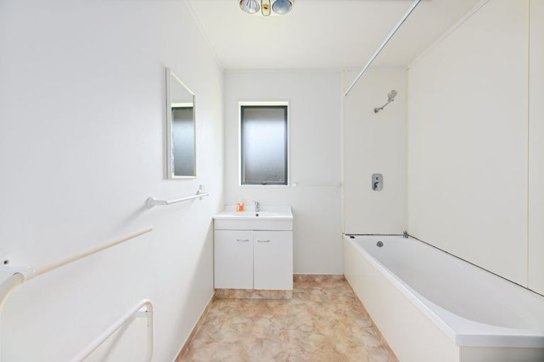 Photo of property in 32 Legacy Drive, Henderson, Auckland, 0612