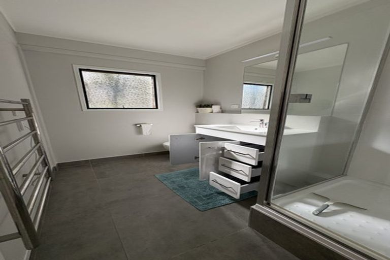 Photo of property in 14 Oaktree Avenue, Browns Bay, Auckland, 0630