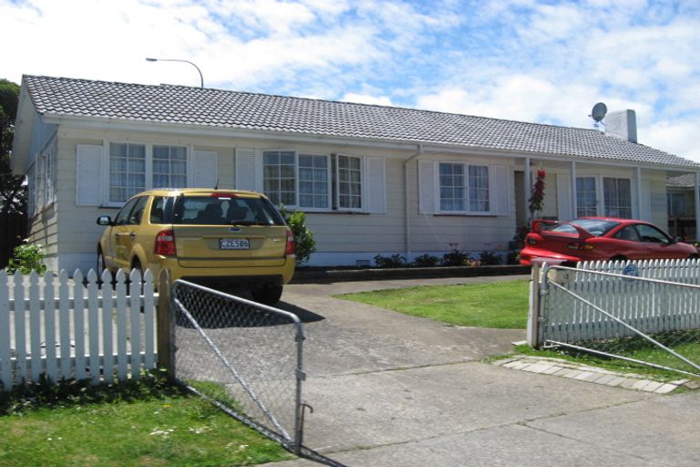 Photo of property in 13 Desford Place, Mangere, Auckland, 2022