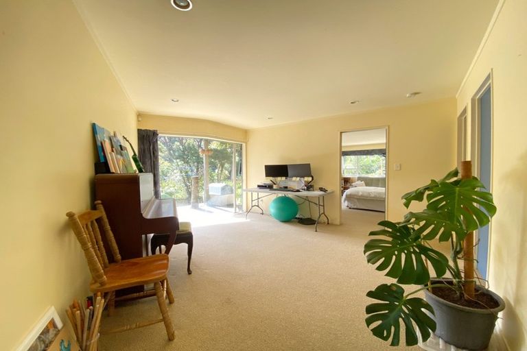 Photo of property in 37 Onedin Place, Titirangi, Auckland, 0604