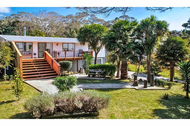 Photo of property in 673 Huia Road, Parau, Auckland, 0604