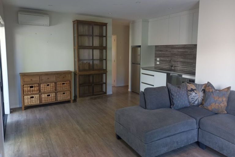 Photo of property in 2/7 Delisle Place, Windsor Park, Auckland, 0632