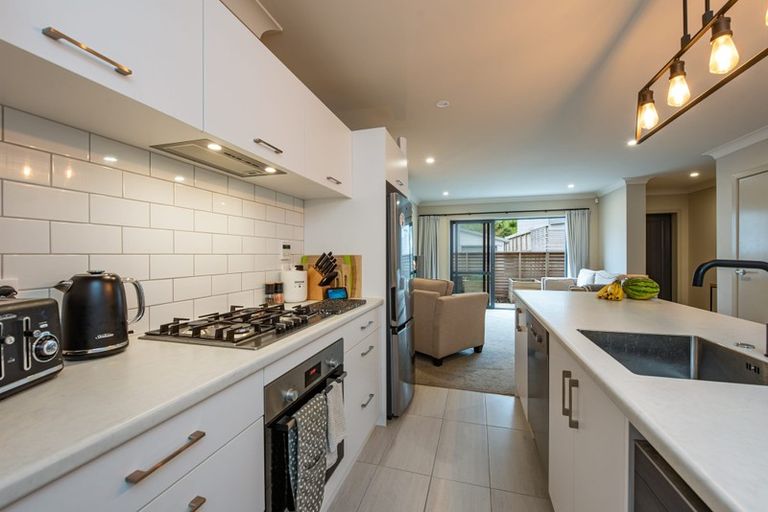 Photo of property in 29 Brindle Way, Newlands, Wellington, 6037