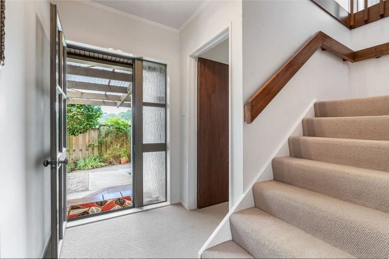 Photo of property in 2/7 Sandford Street, Campbells Bay, Auckland, 0630