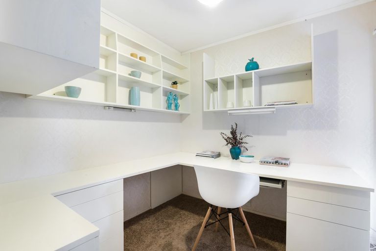 Photo of property in 24 Jack Paterson Road, Opaheke, Papakura, 2584