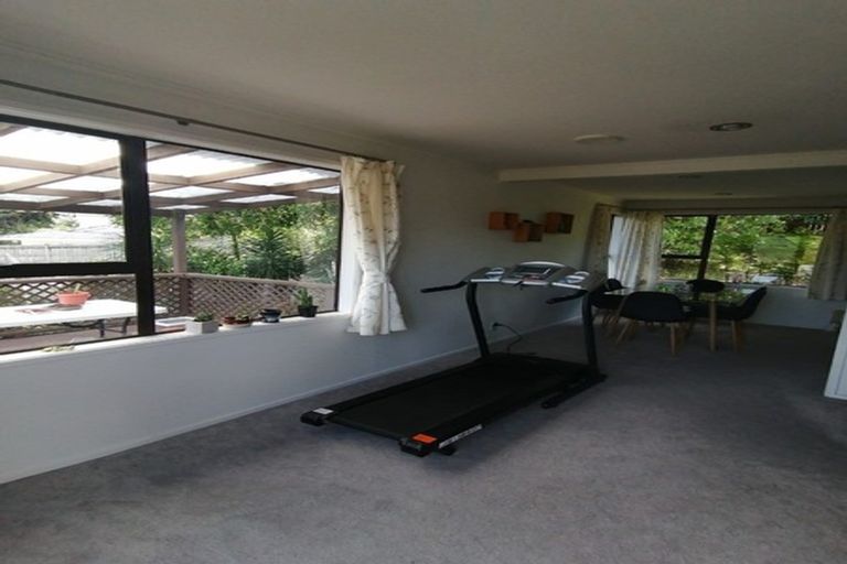 Photo of property in 10 Eugen Place, Bayview, Auckland, 0629