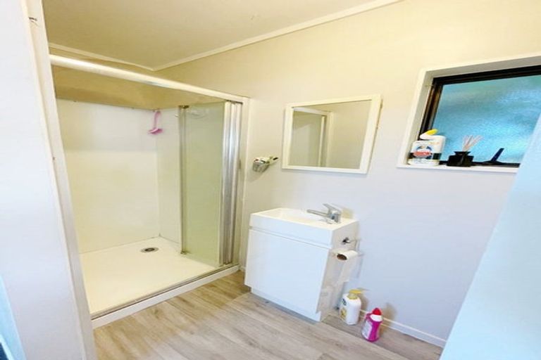 Photo of property in 5 Rondorlyn Place, Manurewa, Auckland, 2102