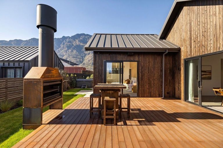 Photo of property in 30 Cunninghams Drive, Jacks Point, Queenstown, 9371