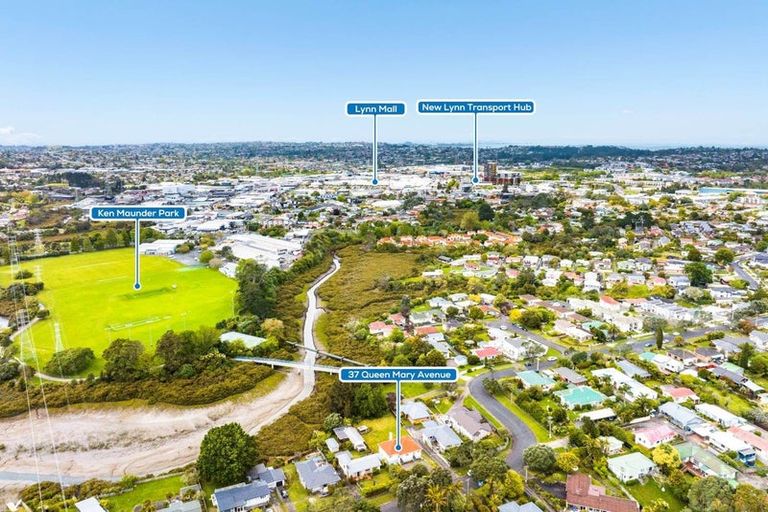 Photo of property in 37 Queen Mary Avenue, New Lynn, Auckland, 0600