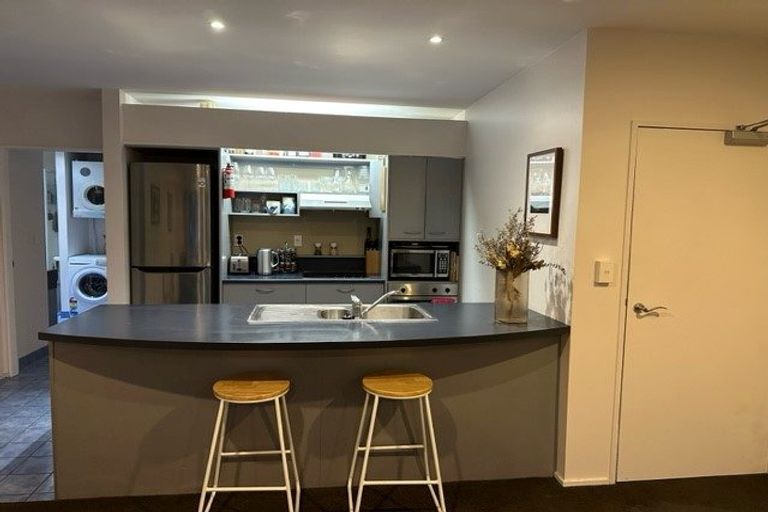Photo of property in St Peters Apartments, 7e/192 Willis Street, Te Aro, Wellington, 6011