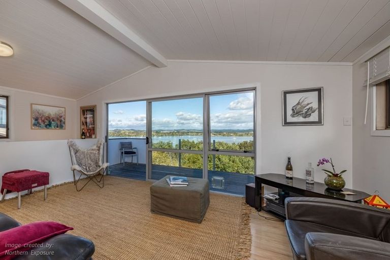 Photo of property in 84 Doves Bay Road, Kerikeri, 0294