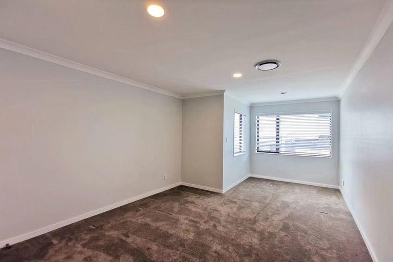 Photo of property in 26 Colliston Rise, Pinehill, Auckland, 0632