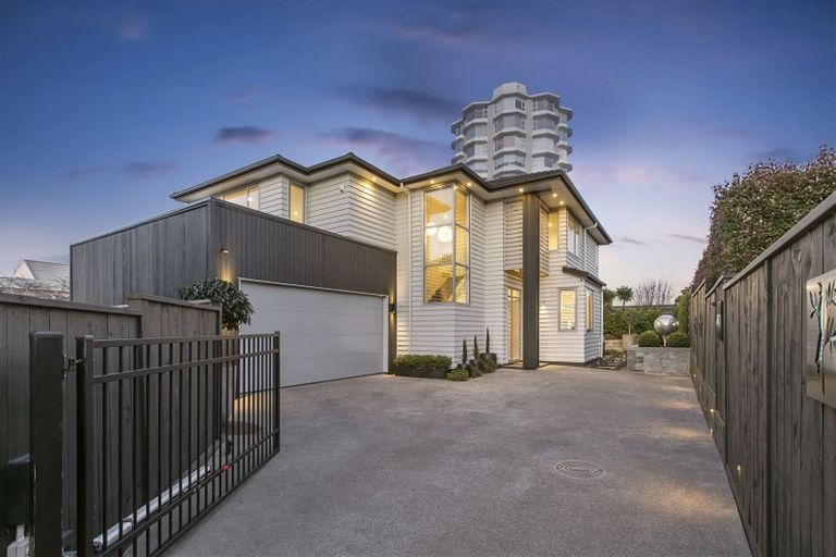 Photo of property in 14a Sylvan Park Avenue, Milford, Auckland, 0620