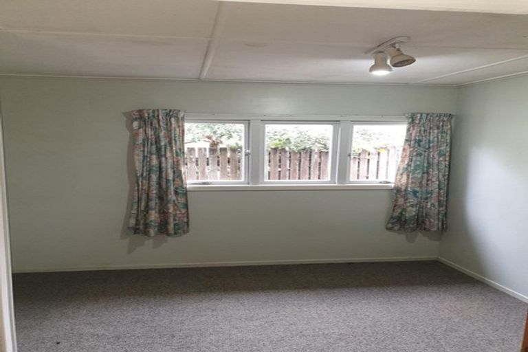 Photo of property in 48 Sherwood Avenue, Te Atatu South, Auckland, 0610