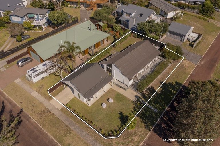 Photo of property in 1 Mccormick Place, Pauanui, Hikuai, 3579