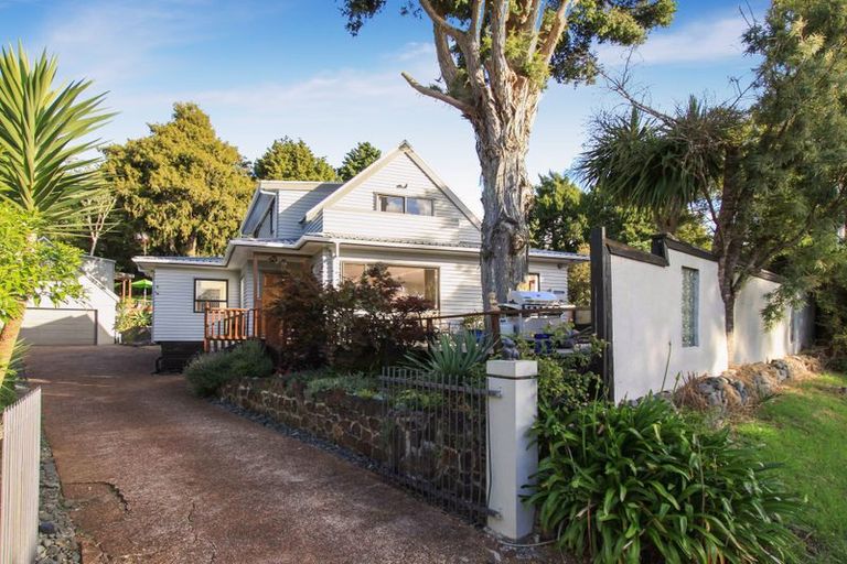 Photo of property in 6 Karen Road, Laingholm, Auckland, 0604