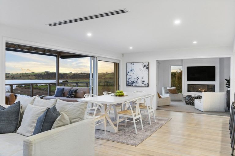 Photo of property in 369 Clifton Road, Whitford, Howick, 2571