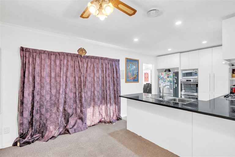 Photo of property in 14 Cyclamen Road, Mangere, Auckland, 2022