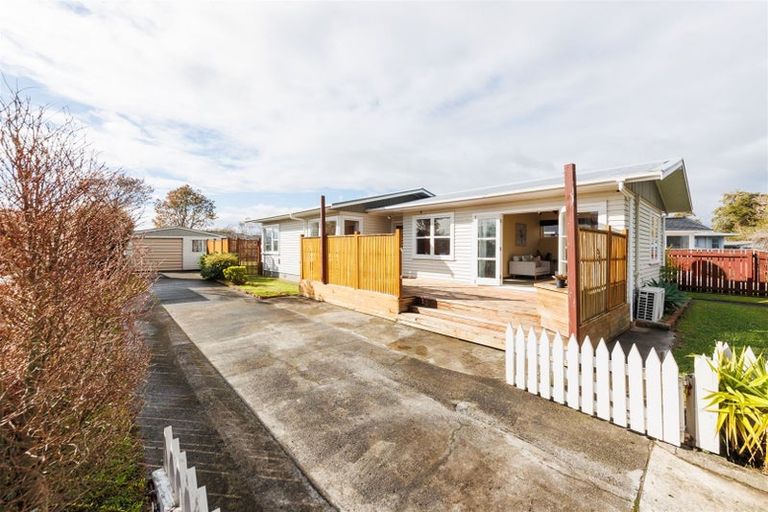 Photo of property in 39 Abraham Crescent, Milson, Palmerston North, 4414