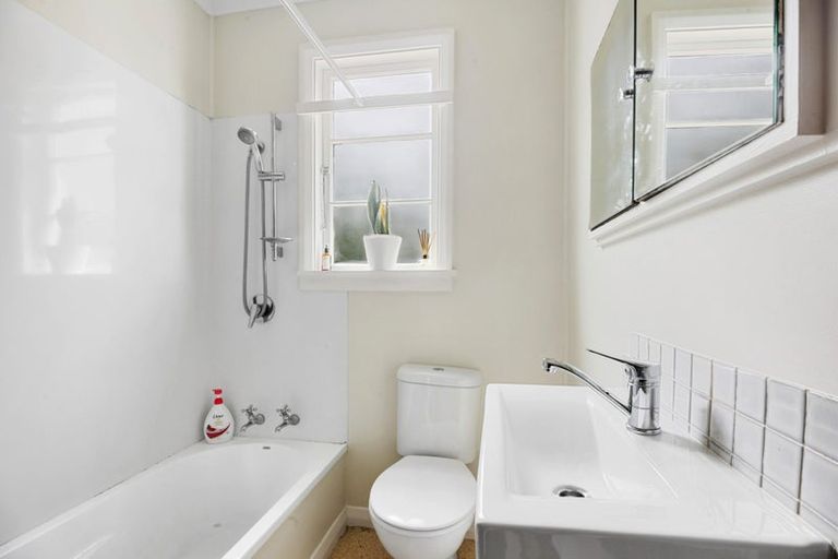 Photo of property in 3 Kitchener Terrace, Johnsonville, Wellington, 6037