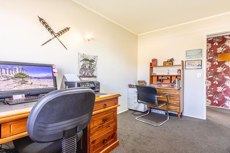 Photo of property in 51 Guildford Drive, Paraparaumu, 5032