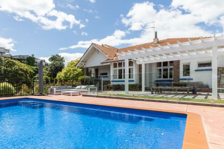 Photo of property in 60 Milton Road, Bluff Hill, Napier, 4110