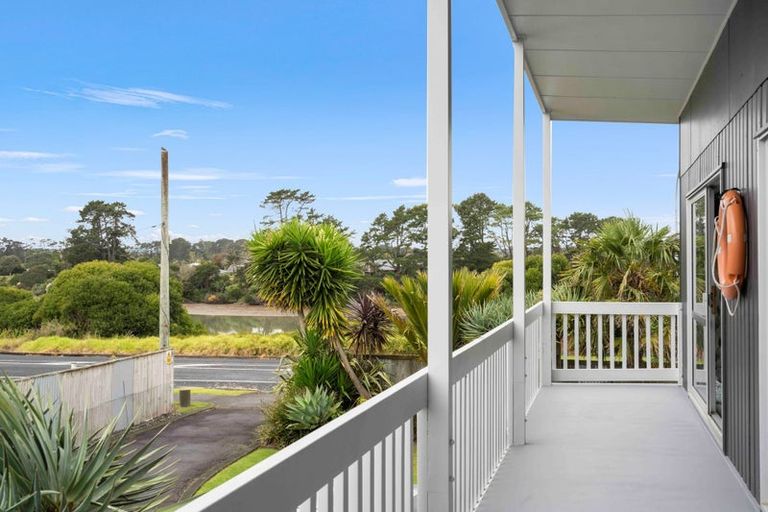 Photo of property in 118 Sandspit Road, Waiuku, 2123