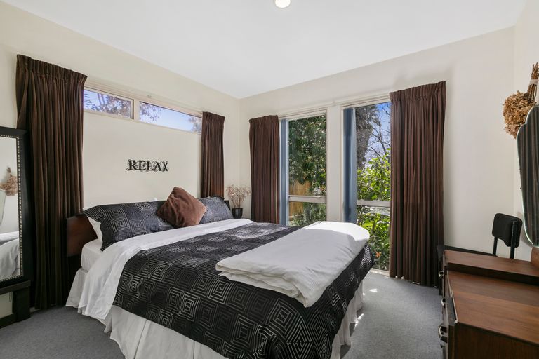 Photo of property in 22 Margaret Henry Crescent, Oteha, Auckland, 0632