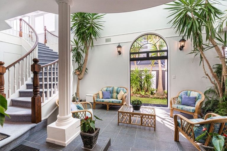 Photo of property in 10 Ander Place, Takapuna, Auckland, 0622