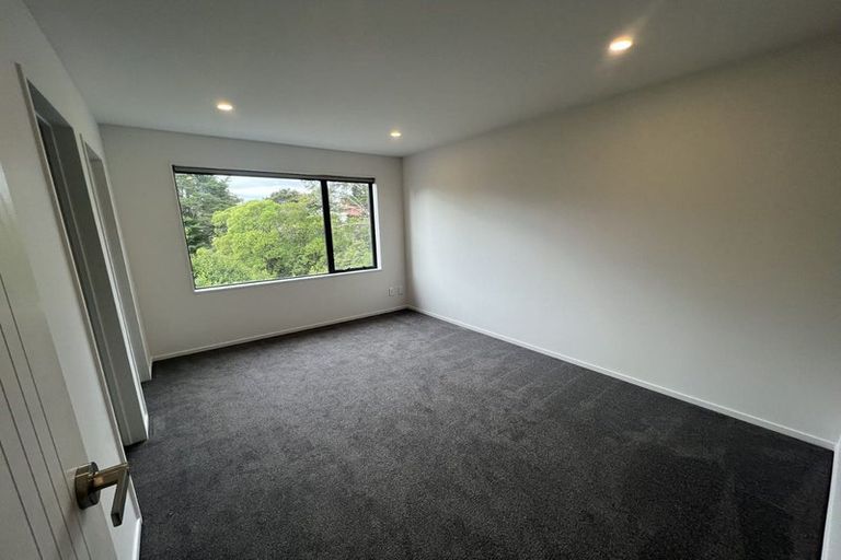 Photo of property in 10 Korokio Lane, Henderson, Auckland, 0612