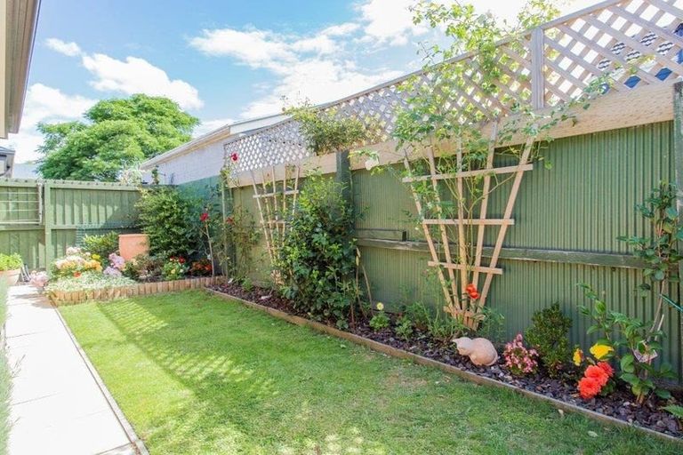 Photo of property in 2/85 Yaldhurst Road, Sockburn, Christchurch, 8042