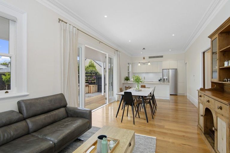 Photo of property in 75 Holly Road, St Albans, Christchurch, 8014