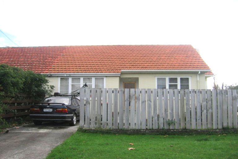 Photo of property in 3 Pohutukawa Street, Woburn, Lower Hutt, 5010