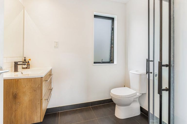 Photo of property in 99 Station Road, Kumeu, 0891