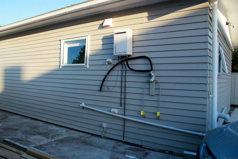 Photo of property in 3 Glen Marine Parade, Glendene, Auckland, 0602