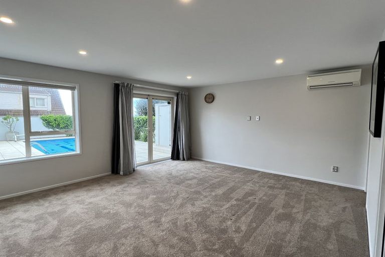 Photo of property in 2a Eastcliffe Road, Castor Bay, Auckland, 0620