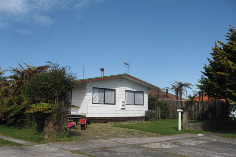 Photo of property in 2 Wallace Crescent, Glenholme, Rotorua, 3010