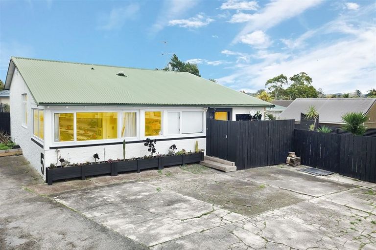 Photo of property in 5 Don Buck Road, Henderson, Auckland, 0614