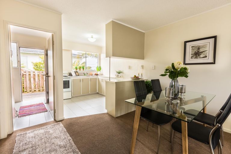 Photo of property in 2/200 Chivalry Road, Glenfield, Auckland, 0629
