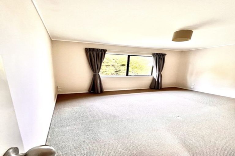 Photo of property in 242a East Coast Road, Forrest Hill, Auckland, 0620