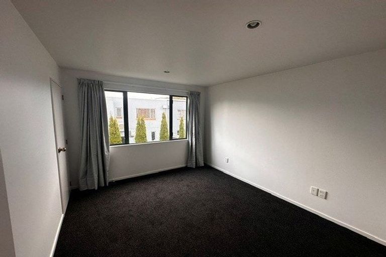 Photo of property in 68c Thackeray Place, Waltham, Christchurch, 8023