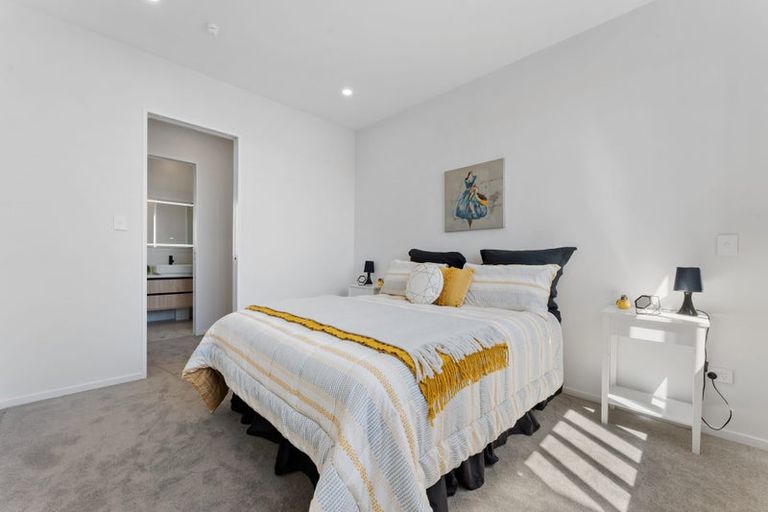 Photo of property in 729 Massey Road, Mangere, Auckland, 2022