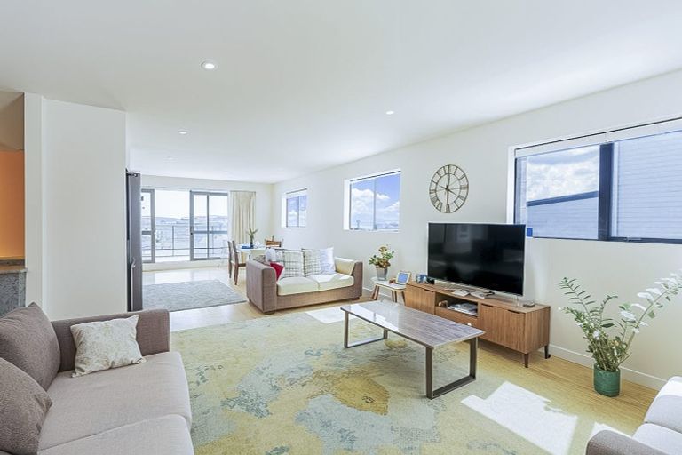 Photo of property in 46 Ascension Crescent, Orewa, 0931