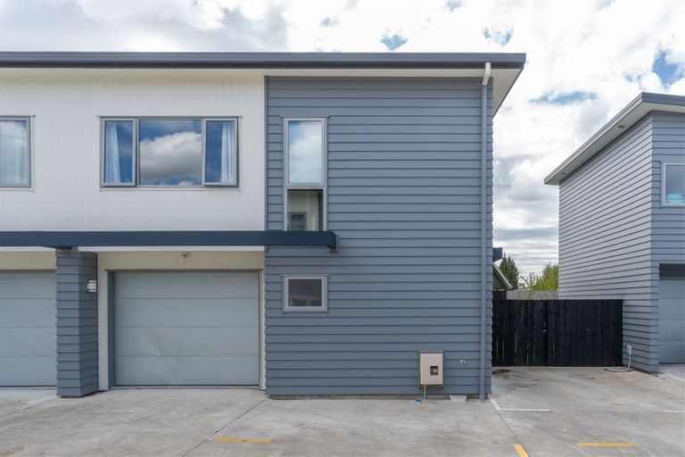 Photo of property in 2/11 Crosher Place, Silverdale, Hamilton, 3216